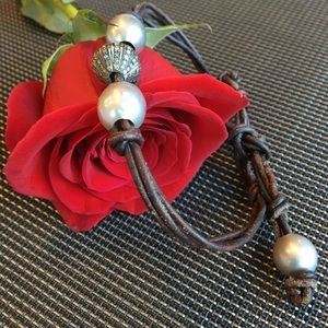 Leather and diamond bracelet